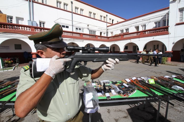 GOBIERNO Y CARABINEROS REALIZAN LLAMADO PARA SEGUIR LA ENTREGA CONFIDENCIAL DE ARMAS