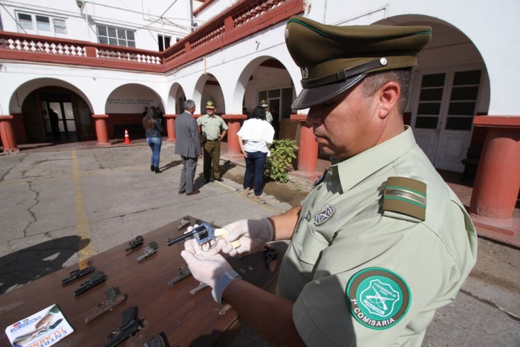 GOBIERNO Y CARABINEROS REALIZAN LLAMADO PARA SEGUIR LA ENTREGA CONFIDENCIAL DE ARMAS