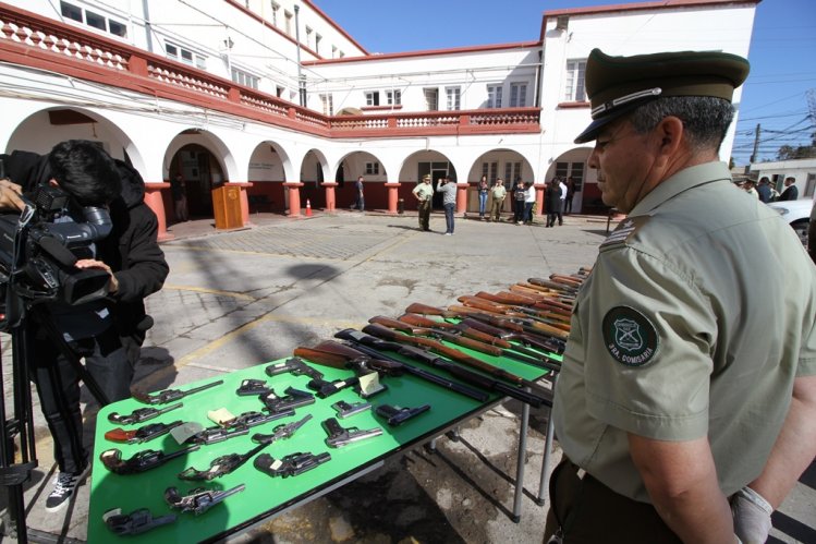 GOBIERNO Y CARABINEROS REALIZAN LLAMADO PARA SEGUIR LA ENTREGA CONFIDENCIAL DE ARMAS