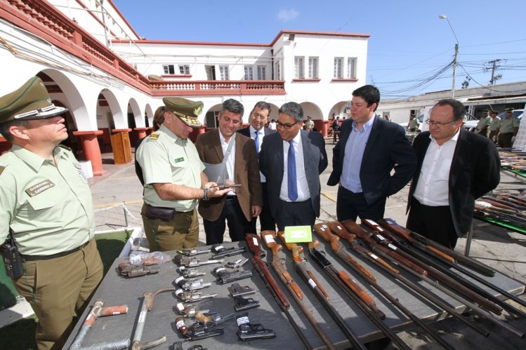 GOBIERNO Y CARABINEROS REALIZAN LLAMADO PARA SEGUIR LA ENTREGA CONFIDENCIAL DE ARMAS