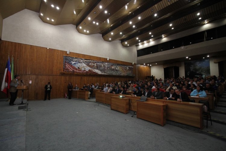 MINISTRA WILLIAMS ENTREGA CERTIFICADOS DE COMPETENCIAS LABORALES A 169 PEQUEÑOS MINEROS DE LA REGIÓN DE COQUIMBO MINISTRA WILLIAMS ENTREGA CERTIFICADOS DE COMPETENCIAS LABORALES A 169 PEQUEÑOS MINEROS DE LA REGIÓN DE COQUIMBO
