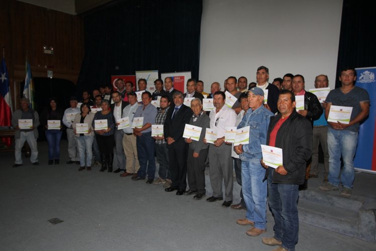 MINISTRA WILLIAMS ENTREGA CERTIFICADOS DE COMPETENCIAS LABORALES A 169 PEQUEÑOS MINEROS DE LA REGIÓN DE COQUIMBO MINISTRA WILLIAMS ENTREGA CERTIFICADOS DE COMPETENCIAS LABORALES A 169 PEQUEÑOS MINEROS DE LA REGIÓN DE COQUIMBO