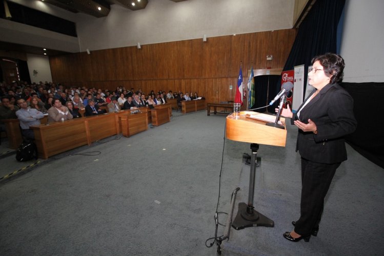 MINISTRA WILLIAMS ENTREGA CERTIFICADOS DE COMPETENCIAS LABORALES A 169 PEQUEÑOS MINEROS DE LA REGIÓN DE COQUIMBO MINISTRA WILLIAMS ENTREGA CERTIFICADOS DE COMPETENCIAS LABORALES A 169 PEQUEÑOS MINEROS DE LA REGIÓN DE COQUIMBO
