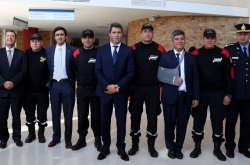 INTENDENTE IBÁÑEZ RECONOCE A BRIGADISTAS DE SAN JUAN QUE AYUDARON A COMBATIR INCENDIOS FORESTALES EN CHILE