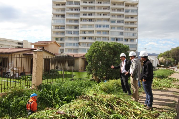 GOBIERNO TRABAJA EN PUNTOS CRÍTICOS E INTENSIFICA LABORES DE LIMPIEZA DE SUMIDEROS PARA AGUAS LLUVIA