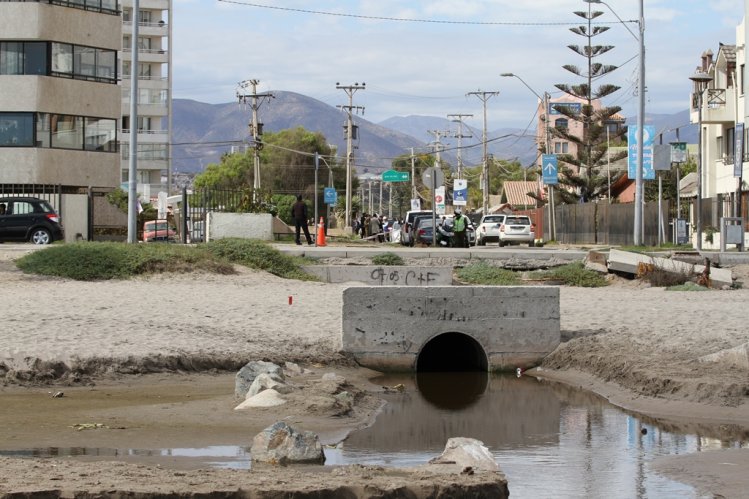 GOBIERNO TRABAJA EN PUNTOS CRÍTICOS E INTENSIFICA LABORES DE LIMPIEZA DE SUMIDEROS PARA AGUAS LLUVIA