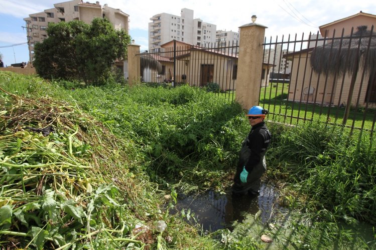 GOBIERNO TRABAJA EN PUNTOS CRÍTICOS E INTENSIFICA LABORES DE LIMPIEZA DE SUMIDEROS PARA AGUAS LLUVIA