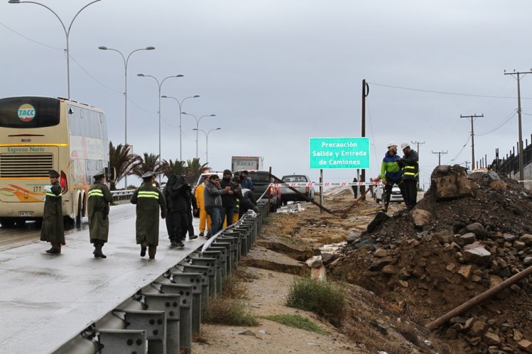 IMPLEMENTAN BYPASS TEMPORAL PARA REPARAR SOCAVÓN ALEDAÑO A LA RUTA 5 EN SECTOR EL PANUL