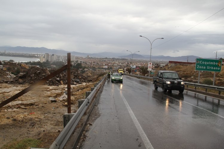 IMPLEMENTAN BYPASS TEMPORAL PARA REPARAR SOCAVÓN ALEDAÑO A LA RUTA 5 EN SECTOR EL PANUL