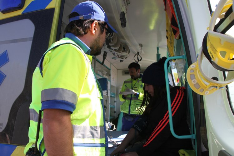 MEDIANTE SISTEMA DE PROTECCIÓN CIVIL RESCATAN A CUATRO GEÓLOGOS Y UN PROFESOR EN CORDILLERA DE MONTE PATRIA MEDIANTE SISTEMA DE PROTECCIÓN CIVIL RESCATAN A CUATRO GEÓLOGOS Y UN PROFESOR EN CORDILLERA DE MONTE PATRIA