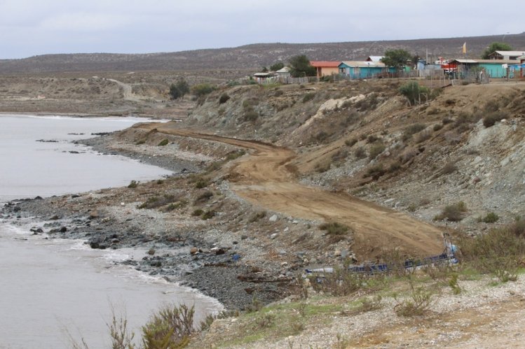 VECINOS DE PUERTO ALDEA Y AUTORIDADES REGIONALES ANALIZAN SITUACIÓN DE CAMINOS TRAS SISTEMA FRONTAL