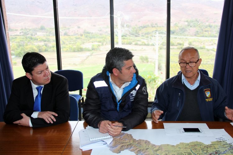 INTENDENTE IBÁÑEZ COORDINÓ PUENTE AÉREO PARA ENVIAR ALIMENTOS A ZONAS ALEJADAS DE RÍO HURTADO