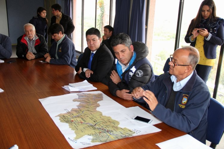 INTENDENTE IBÁÑEZ COORDINÓ PUENTE AÉREO PARA ENVIAR ALIMENTOS A ZONAS ALEJADAS DE RÍO HURTADO