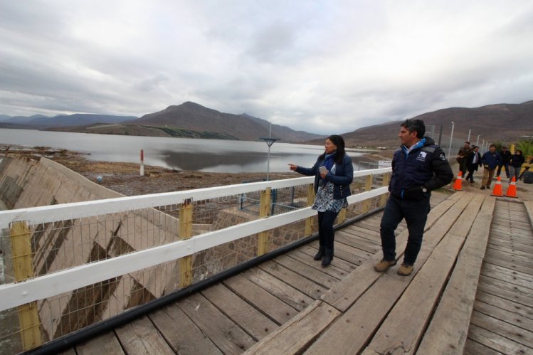 INTENDENTE IBÁÑEZ COORDINÓ PUENTE AÉREO PARA ENVIAR ALIMENTOS A ZONAS ALEJADAS DE RÍO HURTADO