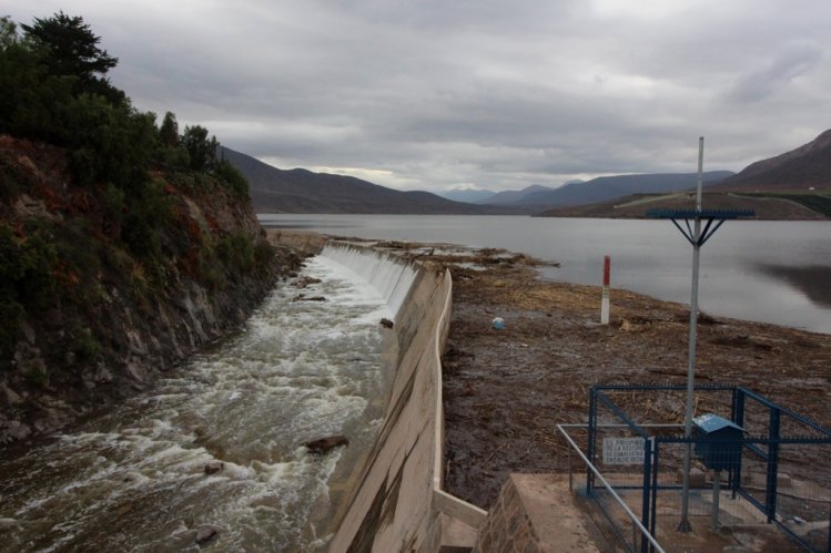 INTENDENTE IBÁÑEZ COORDINÓ PUENTE AÉREO PARA ENVIAR ALIMENTOS A ZONAS ALEJADAS DE RÍO HURTADO