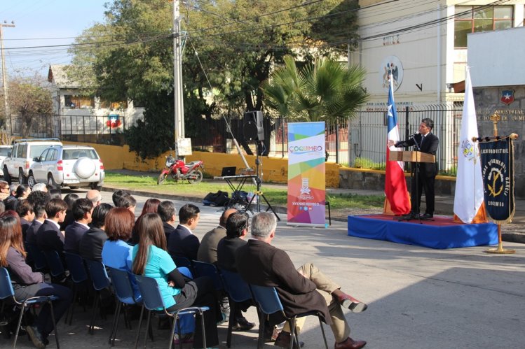 INAUGURAN NUEVA CLÍNICA DENTAL MÓVIL PARA ALUMNOS DE ENSEÑANZA MEDIA