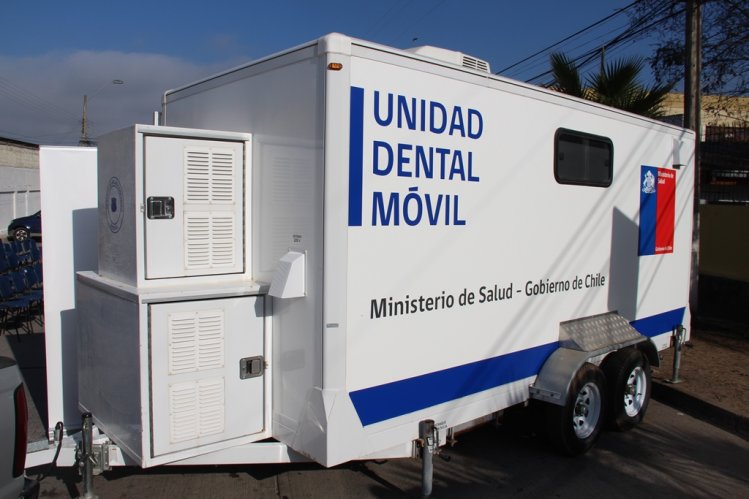 INAUGURAN NUEVA CLÍNICA DENTAL MÓVIL PARA ALUMNOS DE ENSEÑANZA MEDIA