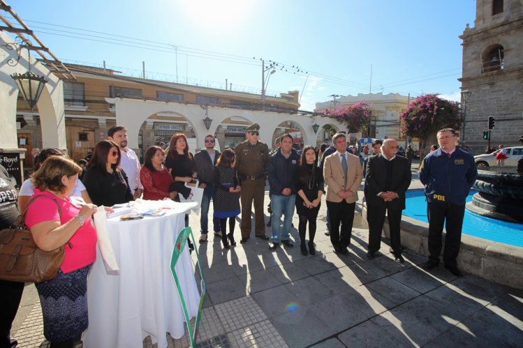 LOCATARIOS DEL CENTRO DE LA SERENA RECIBEN IMPLEMENTACIÓN PARA MEJORAR SEGURIDAD BARRIO COMERCIAL