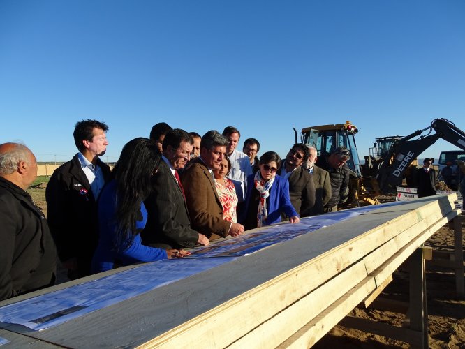 INICIAN CONSTRUCCIÓN DE NUEVO CONJUNTO HABITACIONAL QUE BENEFICIA A 156 FAMILIAS DE TONGOY