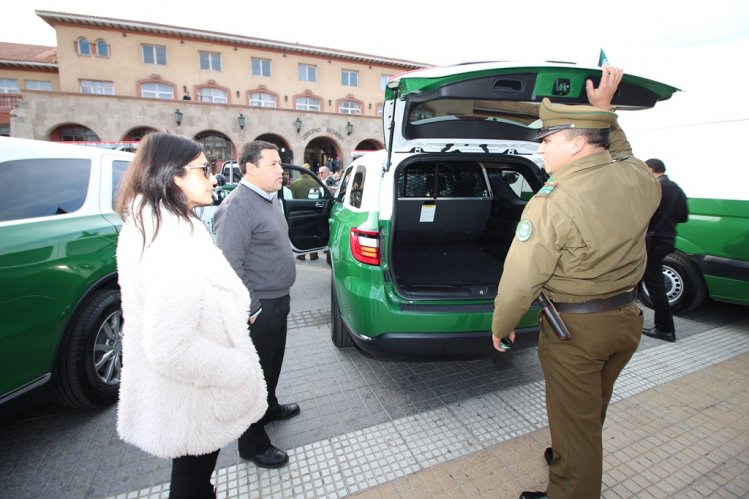 NUEVOS VEHÍCULOS PARA CARABINEROS EN LA REGIÓN DE COQUIMBO Y VISITA DEL GENERAL DIRECTOR A UNIDADES