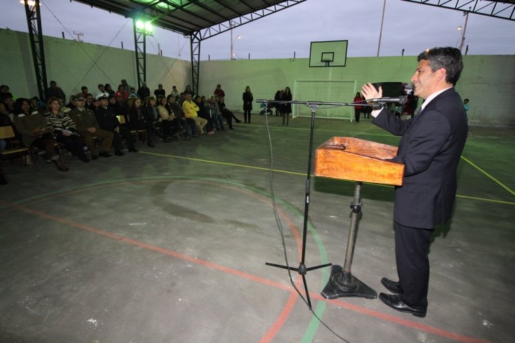 DEPORTISTAS DE TONGOY DISFRUTAN SU NUEVA MULTICANCHA ENTREGADA POR EL GOBIERNO