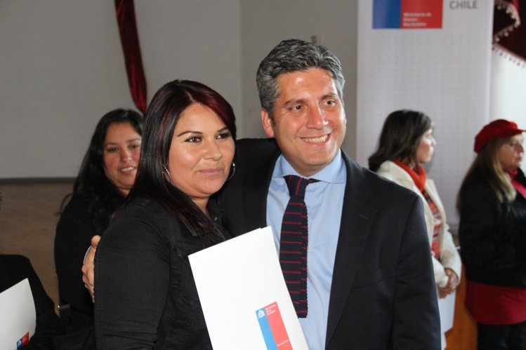 330 FAMILIAS DE LA REGIÓN DE COQUIMBO SE CONVIRTIERON EN DUEÑOS LEGALES DE SUS TERRENOS 330 FAMILIAS DE LA REGIÓN DE COQUIMBO SE CONVIRTIERON EN DUEÑOS LEGALES DE SUS TERRENOS