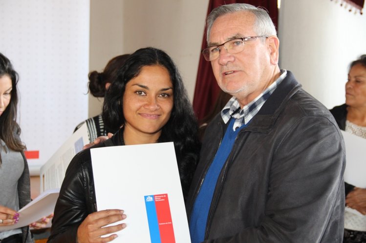 330 FAMILIAS DE LA REGIÓN DE COQUIMBO SE CONVIRTIERON EN DUEÑOS LEGALES DE SUS TERRENOS 330 FAMILIAS DE LA REGIÓN DE COQUIMBO SE CONVIRTIERON EN DUEÑOS LEGALES DE SUS TERRENOS