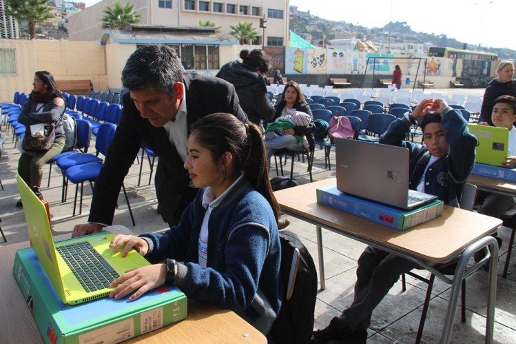 MÁS EQUIDAD PARA 890 NIÑOS DE COQUIMBO QUE ACCEDEN A MODERNA TECNOLOGÍA CON ME CONECTO PARA APRENDER