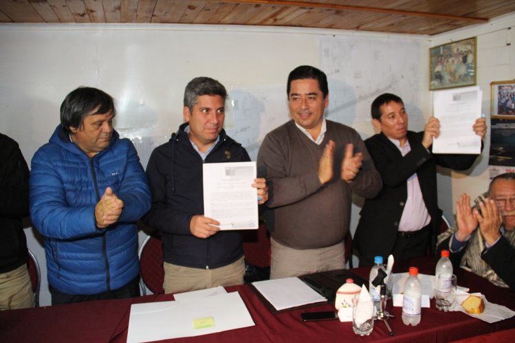 GOBIERNO FIRMA CONVENIO PARA INICIAR OBRAS DE MEJORAMIENTO EN ACCESO SUR A PICHIDANGUI