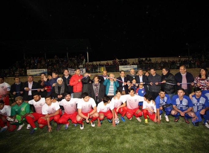 COMUNIDAD DE GUANAQUEROS YA PUEDE DISFRUTAR DE SU NUEVO ESTADIO DE FÚTBOL