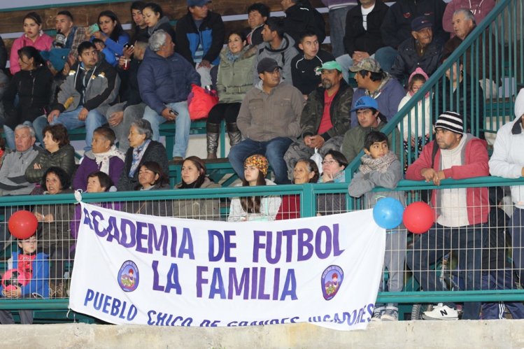 COMUNIDAD DE GUANAQUEROS YA PUEDE DISFRUTAR DE SU NUEVO ESTADIO DE FÚTBOL