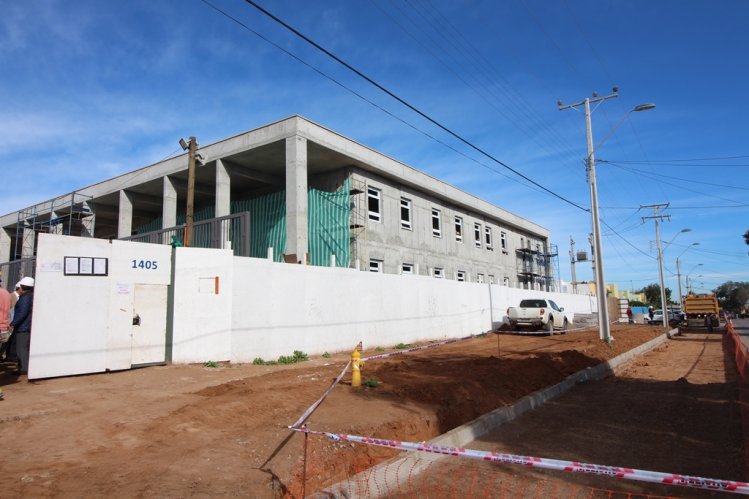 VECINOS Y AUTORIDADES RECORRIERON OBRAS DE LOS NUEVOS CESFAM DE TIERRAS BLANCAS Y PAN DE AZÚCAR