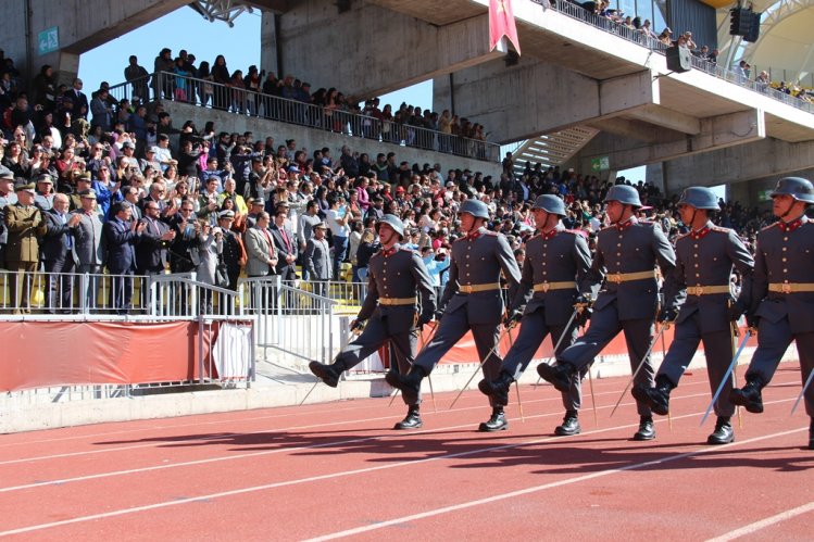 SOLDADOS DEL REGIMIENTO COQUIMBO REALIZAN SOLEMNE JURAMENTO A LA BANDERA