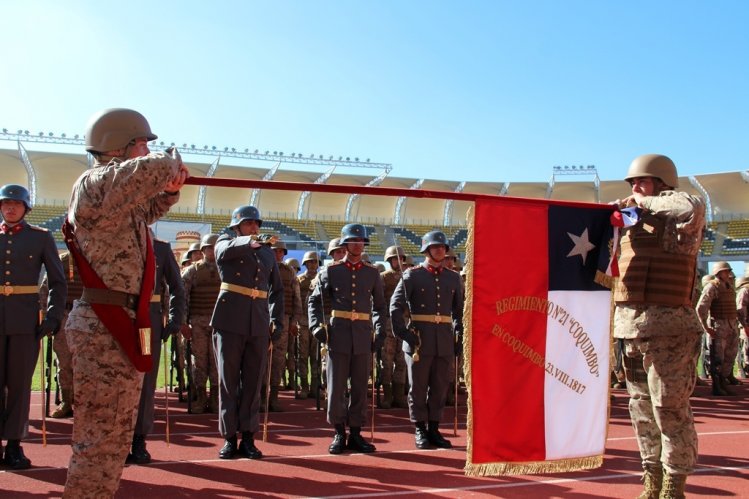 SOLDADOS DEL REGIMIENTO COQUIMBO REALIZAN SOLEMNE JURAMENTO A LA BANDERA