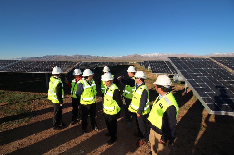 DESTACAN AVANCES EN CONSTRUCCIÓN DE PARQUE SOLAR QUE ALIMENTARÁ AL METRO DE SANTIAGO