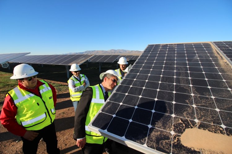 DESTACAN AVANCES EN CONSTRUCCIÓN DE PARQUE SOLAR QUE ALIMENTARÁ AL METRO DE SANTIAGO