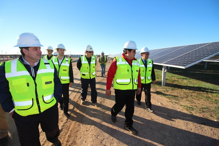 DESTACAN AVANCES EN CONSTRUCCIÓN DE PARQUE SOLAR QUE ALIMENTARÁ AL METRO DE SANTIAGO