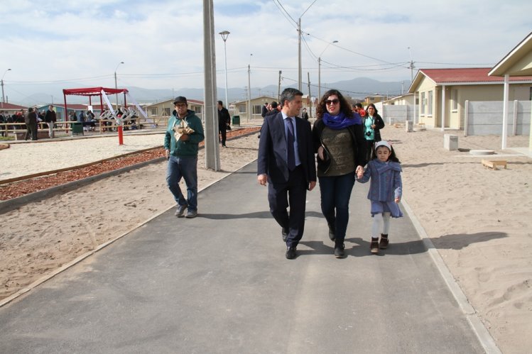 FAMILIAS DE CALETA SAN PEDRO RECIBEN VIVIENDAS EN PROYECTO CON INTEGRACIÓN SOCIAL