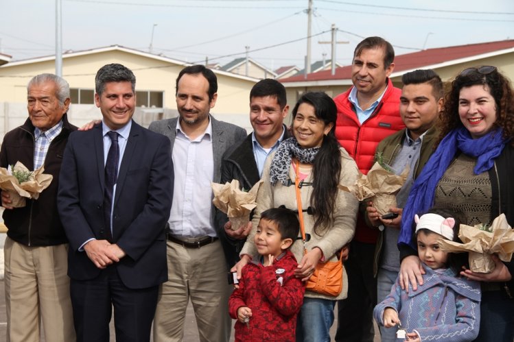 FAMILIAS DE CALETA SAN PEDRO RECIBEN VIVIENDAS EN PROYECTO CON INTEGRACIÓN SOCIAL