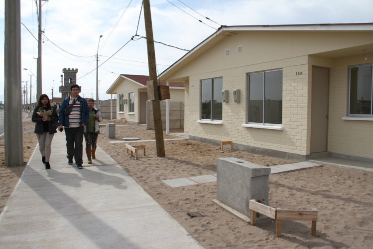 FAMILIAS DE CALETA SAN PEDRO RECIBEN VIVIENDAS EN PROYECTO CON INTEGRACIÓN SOCIAL