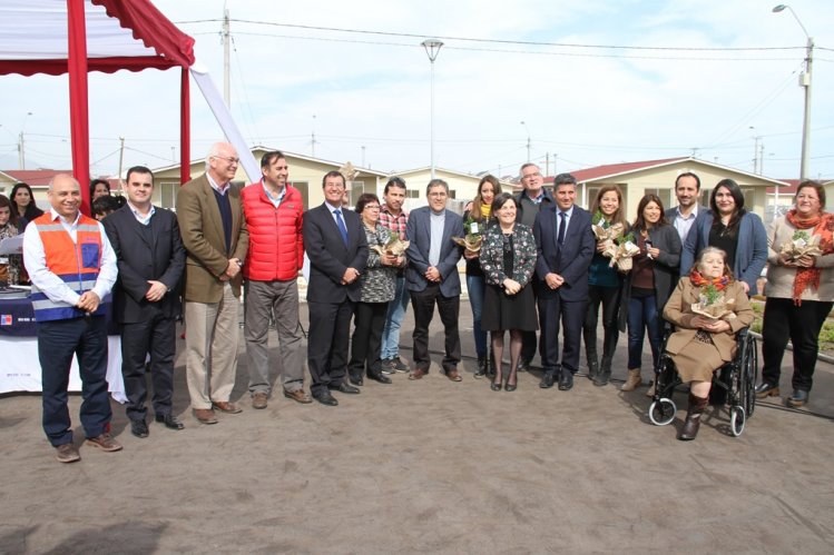 FAMILIAS DE CALETA SAN PEDRO RECIBEN VIVIENDAS EN PROYECTO CON INTEGRACIÓN SOCIAL