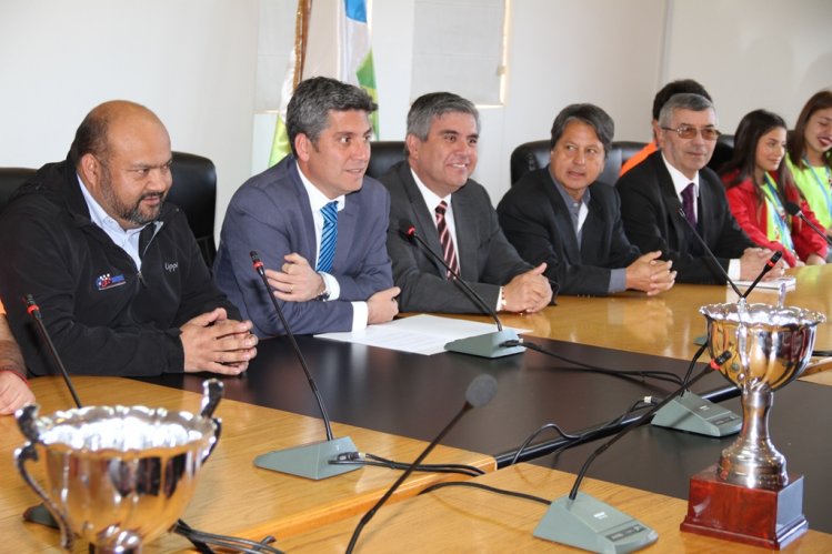 CAMPEONES NACIONALES DE PESAS RECIBIDOS POR EL GOBIERNO REGIONAL CAMPEONES NACIONALES DE PESAS RECIBIDOS POR EL GOBIERNO REGIONAL