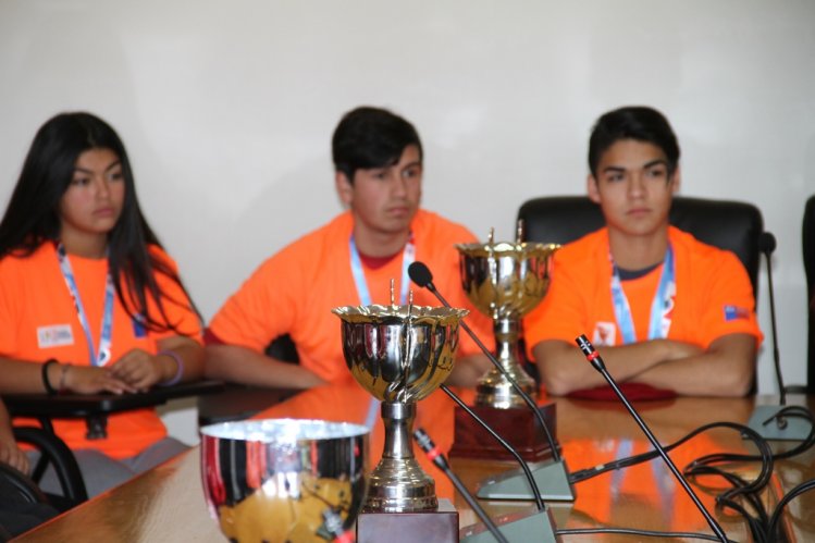 CAMPEONES NACIONALES DE PESAS RECIBIDOS POR EL GOBIERNO REGIONAL