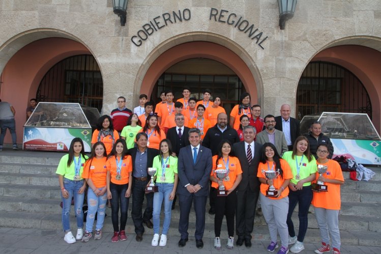 CAMPEONES NACIONALES DE PESAS RECIBIDOS POR EL GOBIERNO REGIONAL