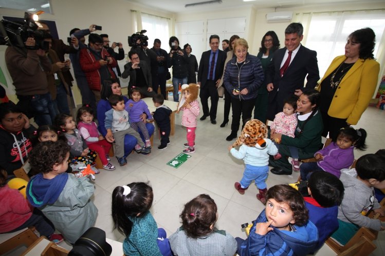 PRESIDENTA BACHELET ENTREGA A LA COMUNIDAD NUEVO JARDÍN INFANTIL EN LA PAMPILLA