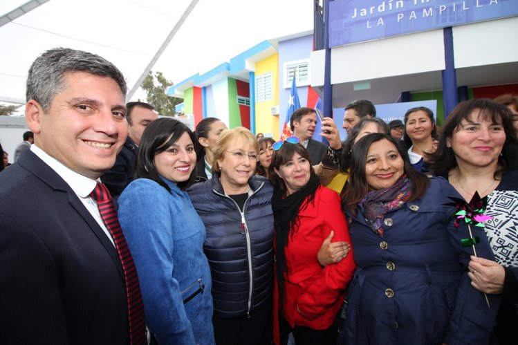 PRESIDENTA BACHELET ENTREGA A LA COMUNIDAD NUEVO JARDÍN INFANTIL EN LA PAMPILLA