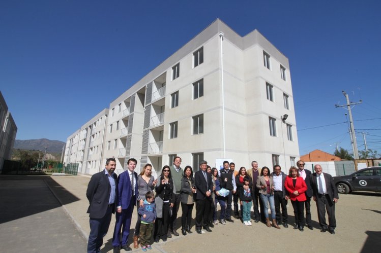 FAMILIAS DE OVALLE RECIBEN LLAVES DE SU VIVIENDA EN PROYECTO CON INTEGRACIÓN SOCIAL