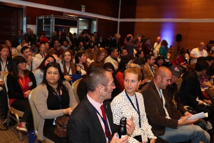 LLAMADO A INCREMENTAR SUPERFICIES PROTEGIDAS MARCA INICIO DEL 4° CONGRESO MUNDIAL DE ÁREAS MARINAS