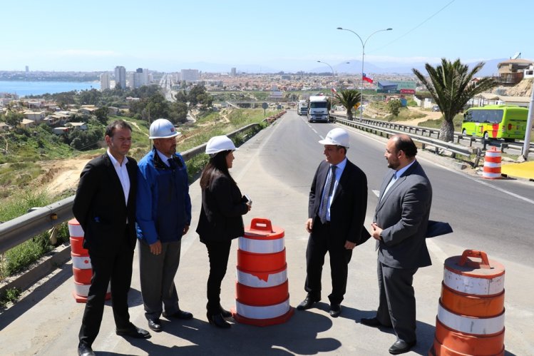 RESTITUYEN TRÁNSITO VEHICULAR POR PISTA PONIENTE DE RUTA 5 EN SECTOR DE EL PANUL