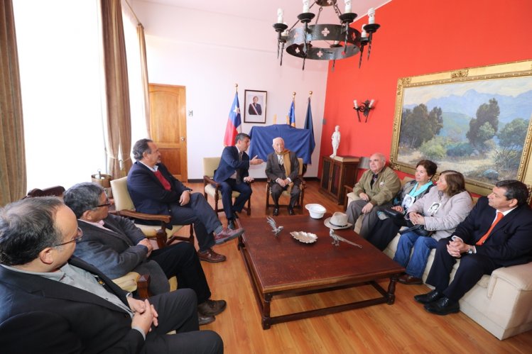 GOBIERNO RINDE DOBLE HOMENAJE A EX INTENDENTE RENÁN FUENTEALBA